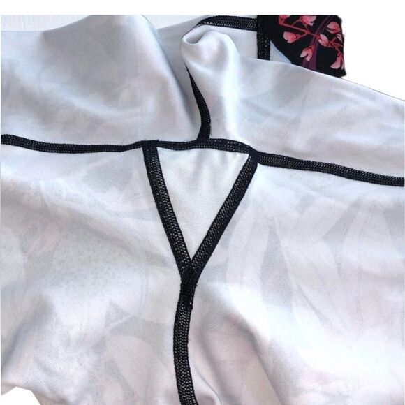 .Lululemon Train Times 7/8 Pant 25" Lush Lillies Multi - Picture 15 of 17